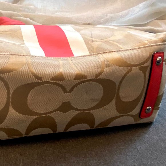 Coach Signature C Tote - Picture 5 of 6